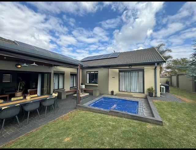 3 BEDROOM HOUSE FOR SALE IN MIDLANDS ESTATE